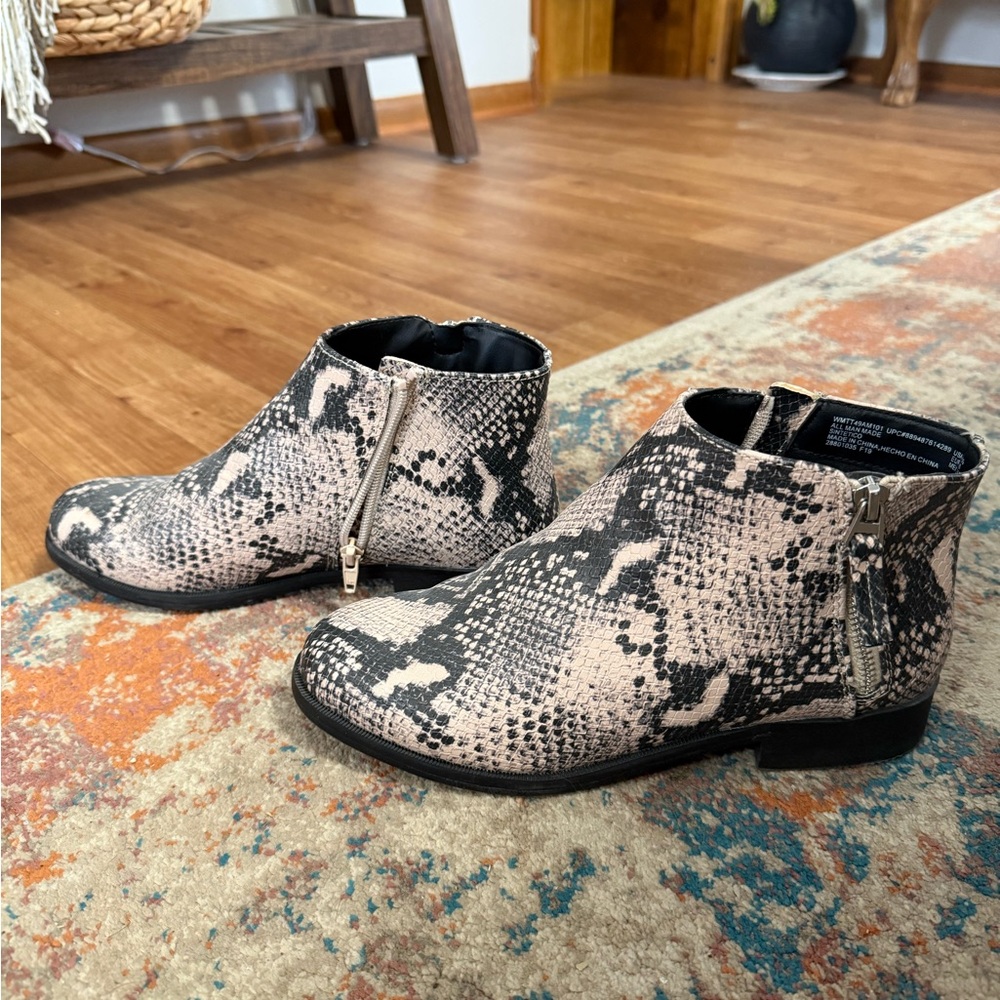 Snake skin (faux), booties, size 8 1/2